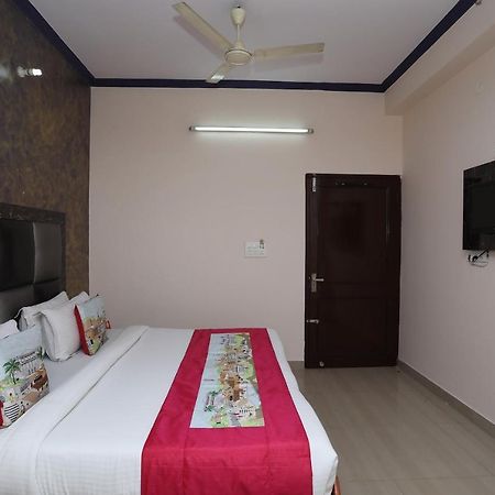OYO 10347 Hotel Deepak Jaipur Buitenkant foto
