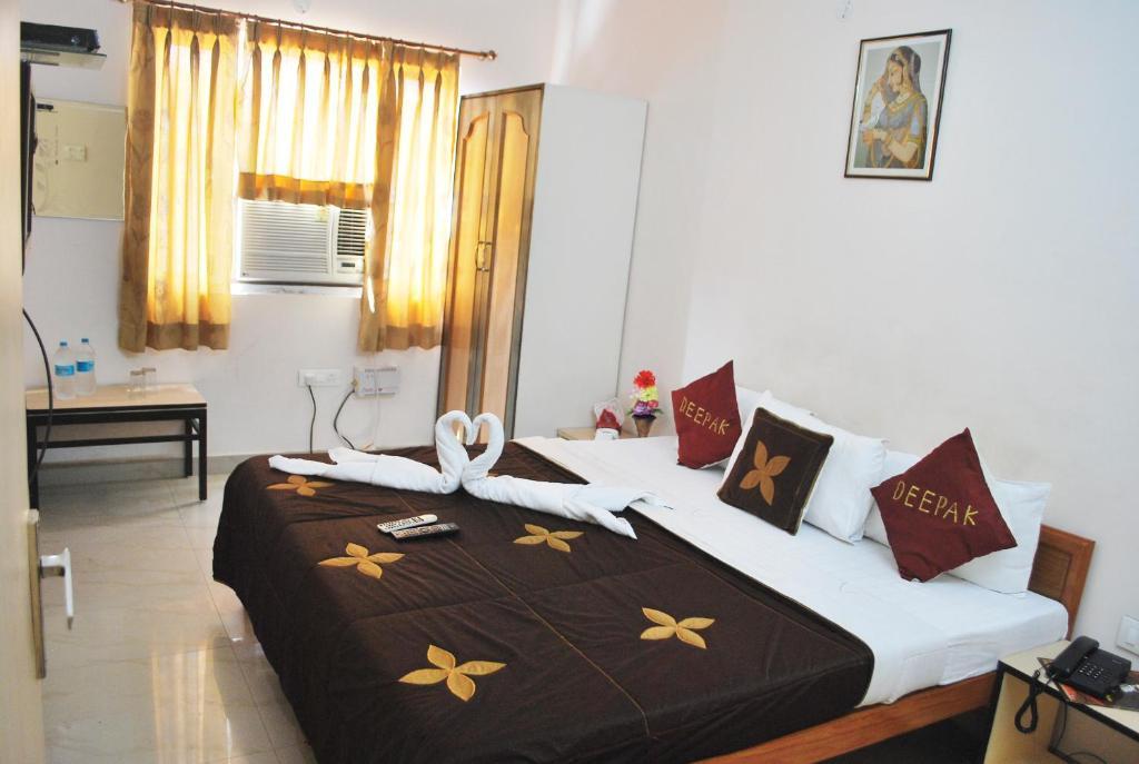 OYO 10347 Hotel Deepak Jaipur Buitenkant foto
