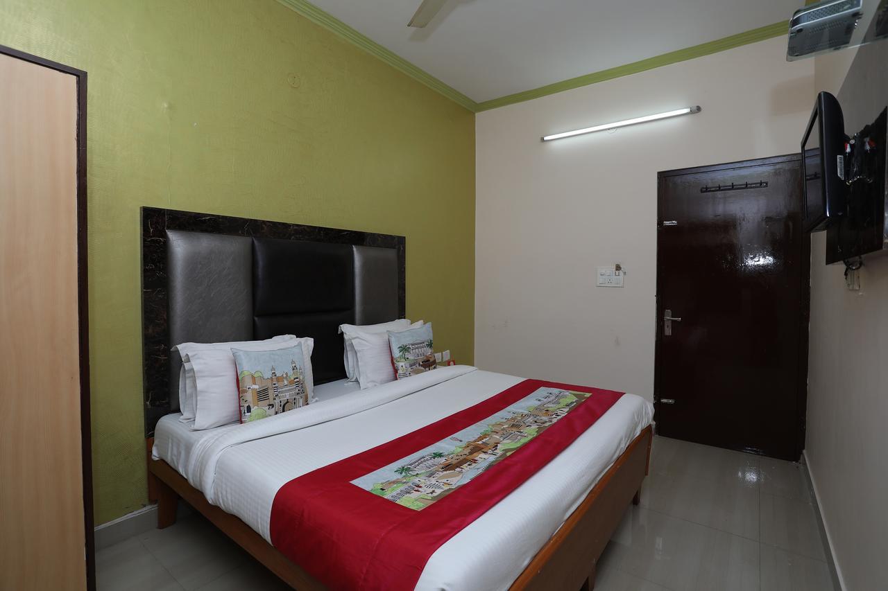 OYO 10347 Hotel Deepak Jaipur Buitenkant foto