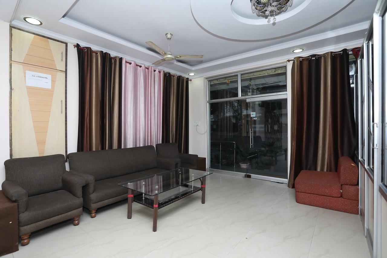 OYO 10347 Hotel Deepak Jaipur Buitenkant foto