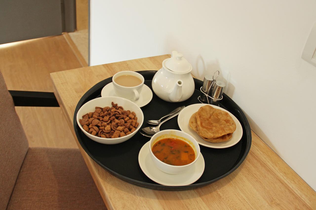 OYO 10347 Hotel Deepak Jaipur Buitenkant foto